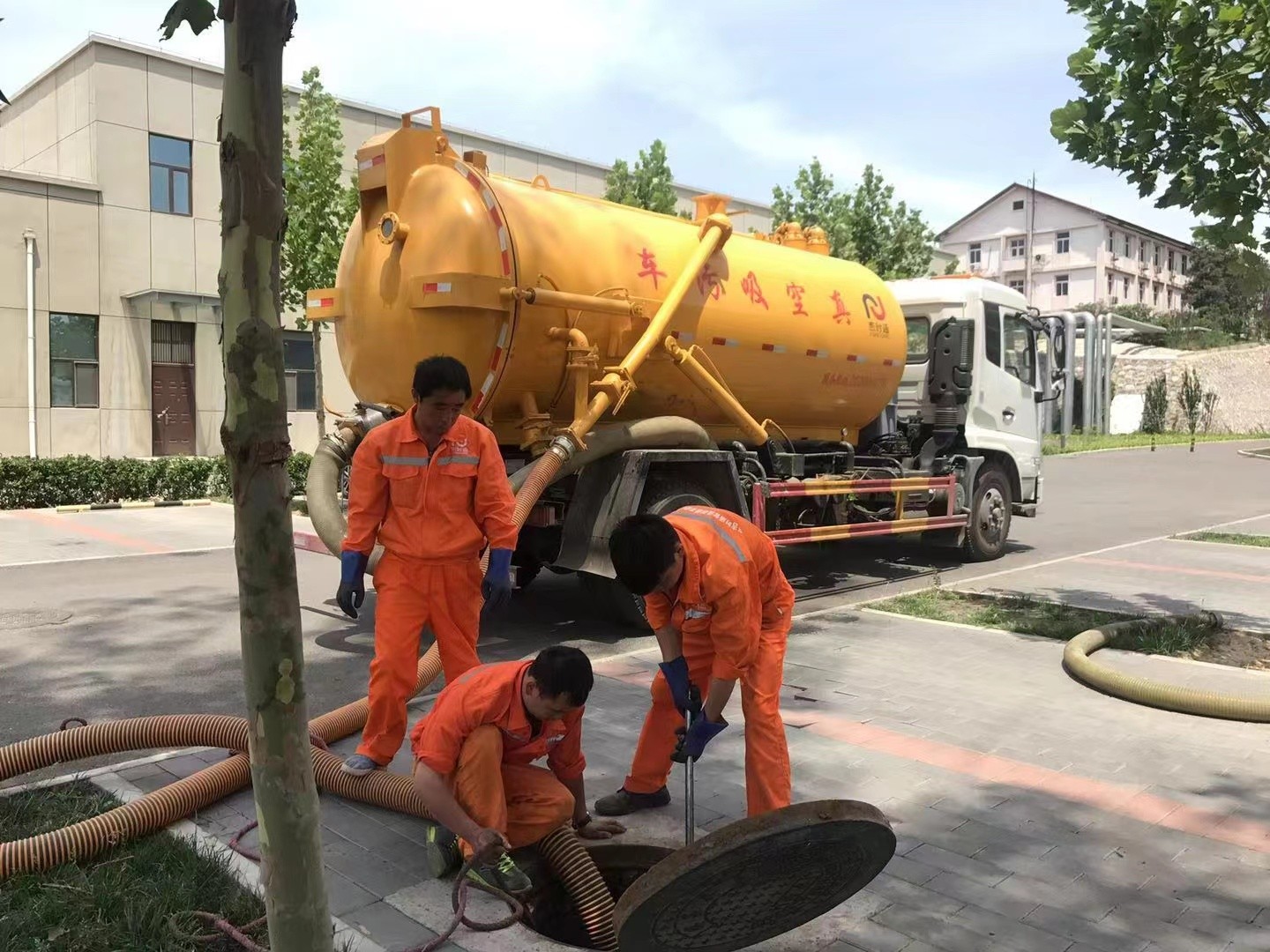 顺庆化粪池清理与5-8吨吸粪车施工效率分析